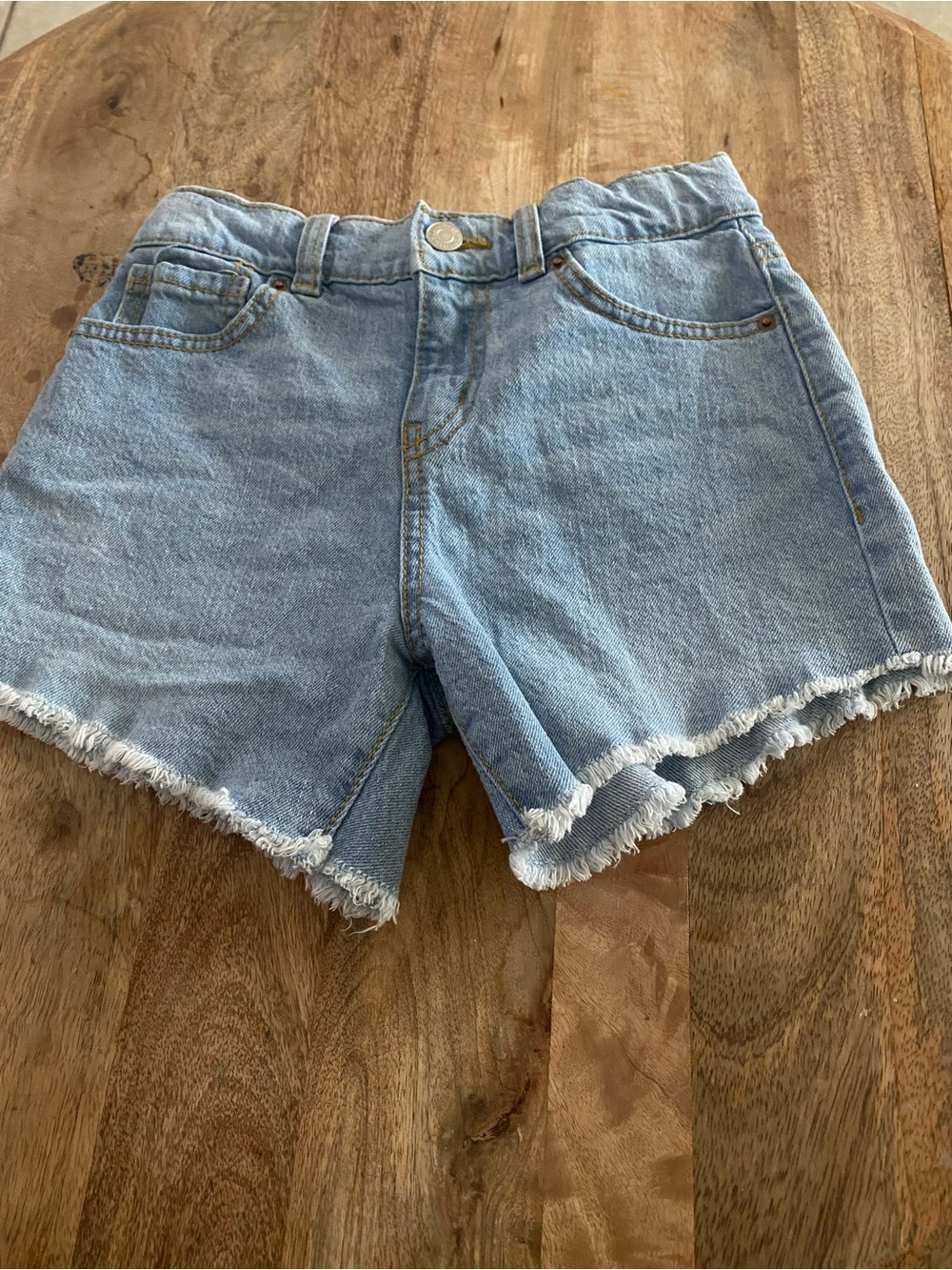 Levi's Light Blue High-Rise Frayed Hem Denim Shorts. New without tags